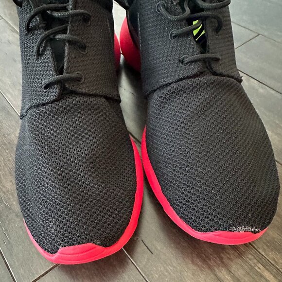 Nike Black & Red Running Shoes  US 11 *small white mark on left shoe toe* - Picture 6 of 8